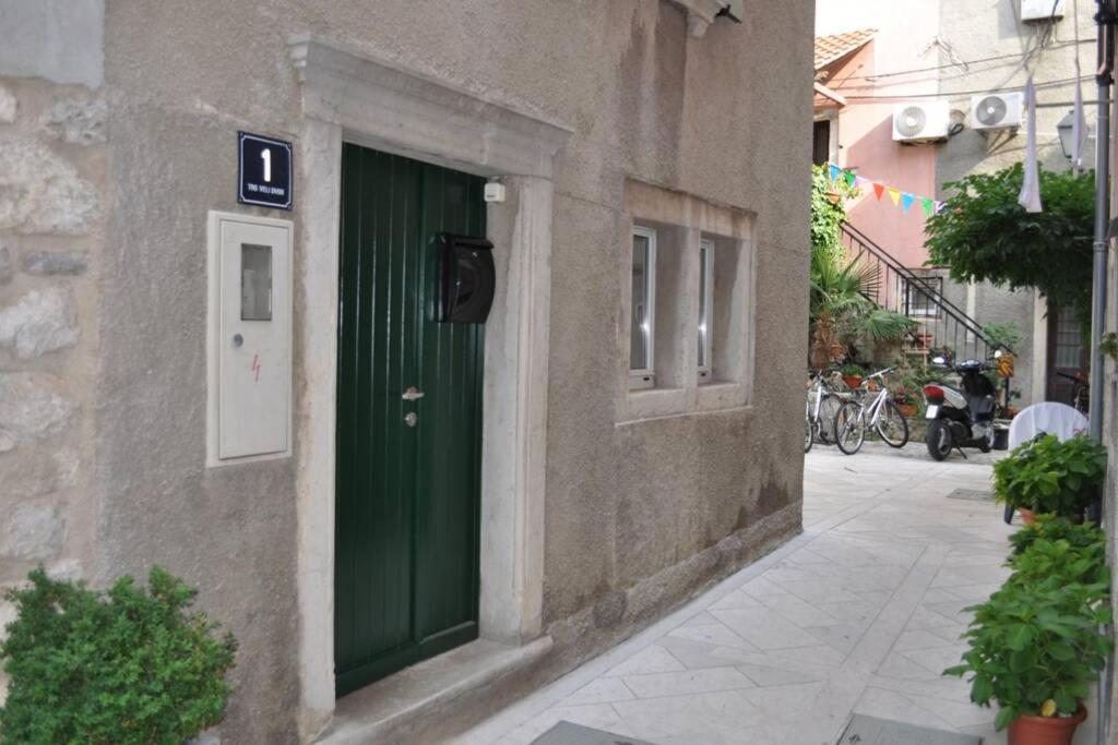 Apartment Veli Dvor Cres Eksteriør bilde