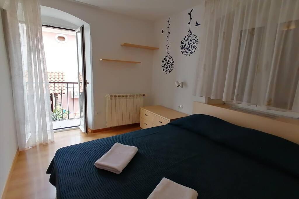 Apartment Veli Dvor Cres Eksteriør bilde