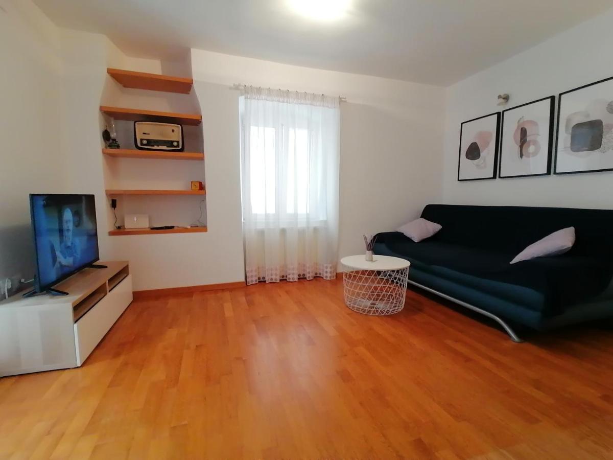 Apartment Veli Dvor Cres Eksteriør bilde