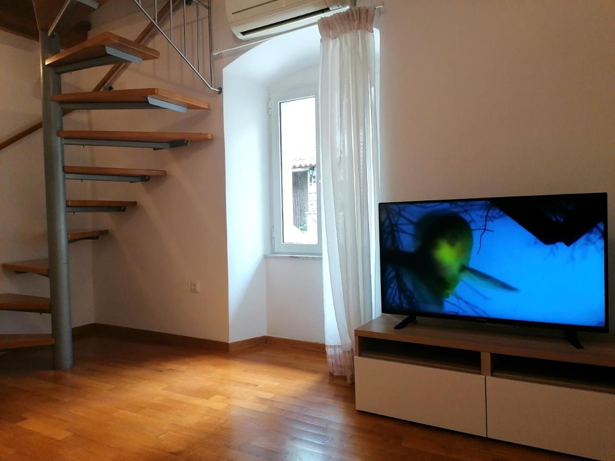 Apartment Veli Dvor Cres Eksteriør bilde
