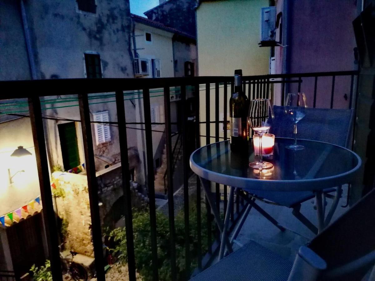 Apartment Veli Dvor Cres Eksteriør bilde